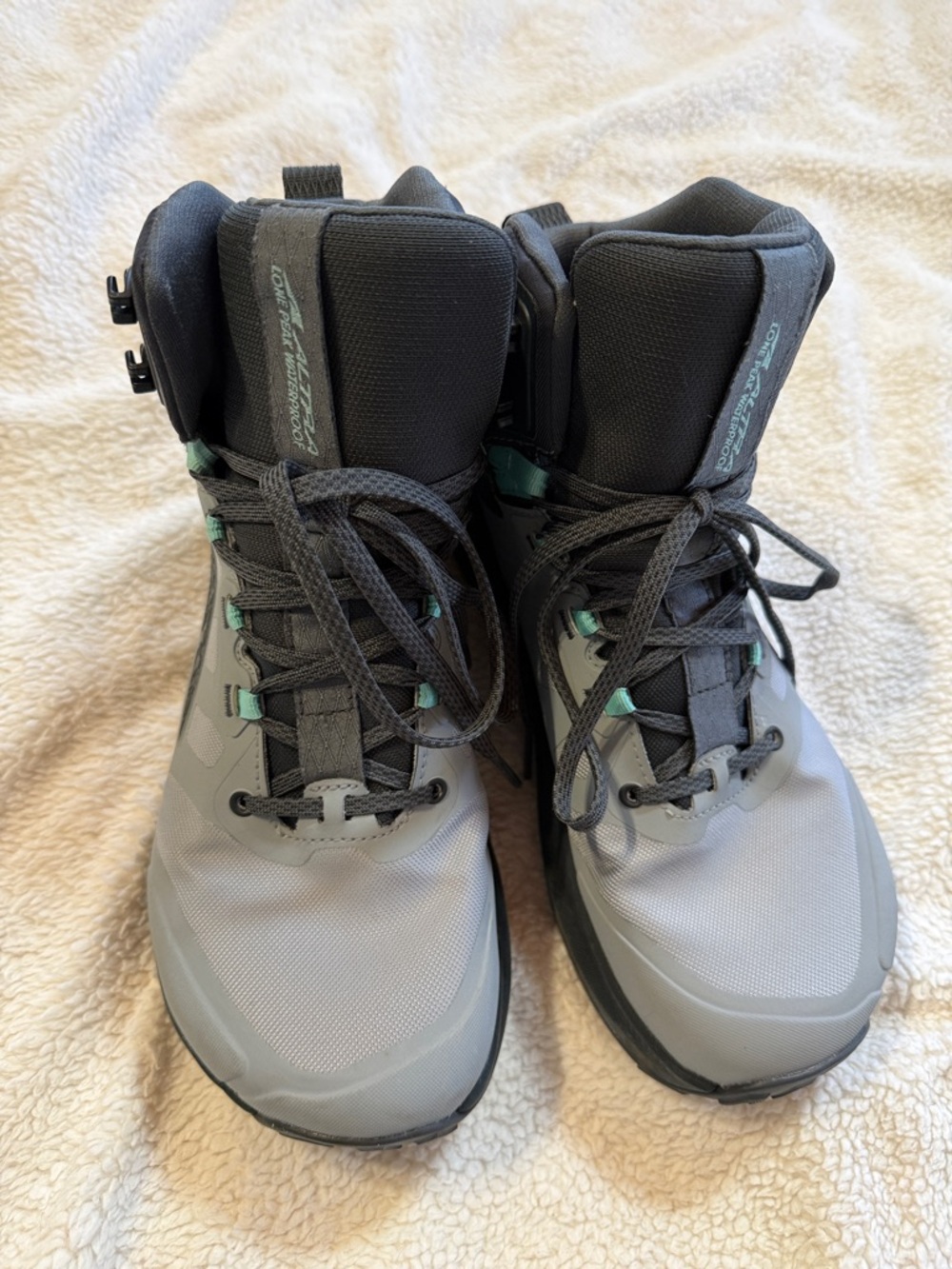 Altra Women's Lone Peak 9 Waterproof Gray and Teal Hiking Boots - Excellent - Picture 4 of 17
